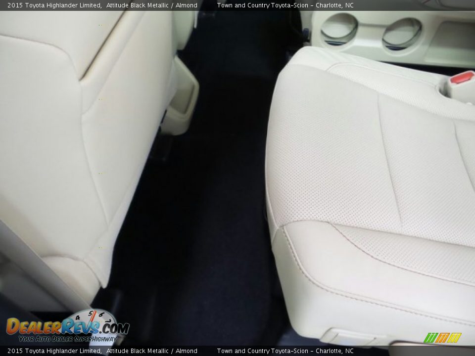 2015 Toyota Highlander Limited Attitude Black Metallic / Almond Photo #8
