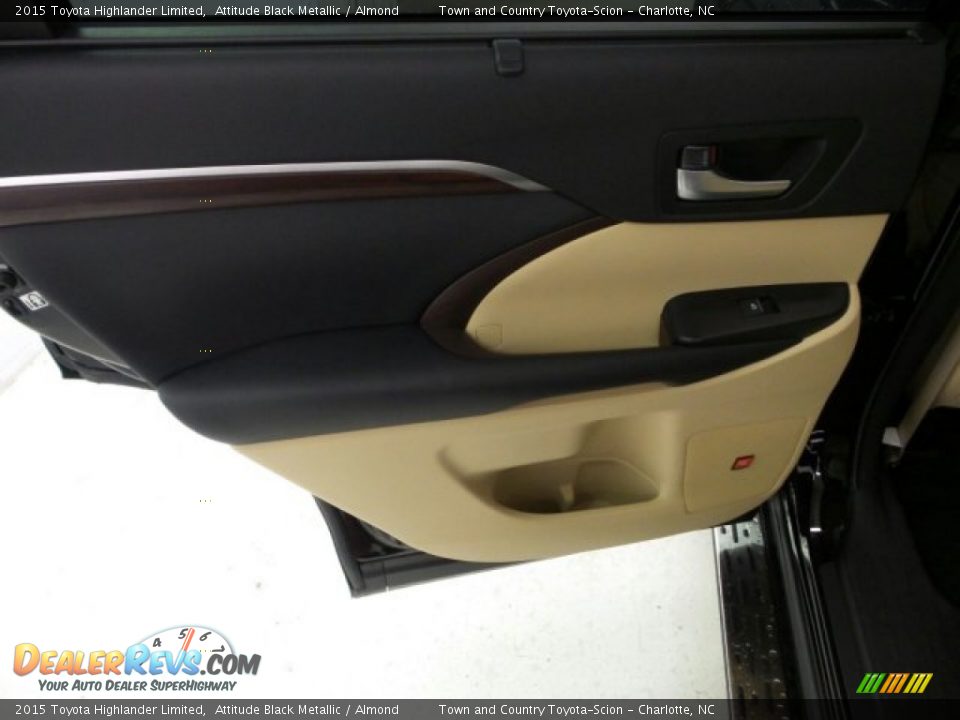 2015 Toyota Highlander Limited Attitude Black Metallic / Almond Photo #10