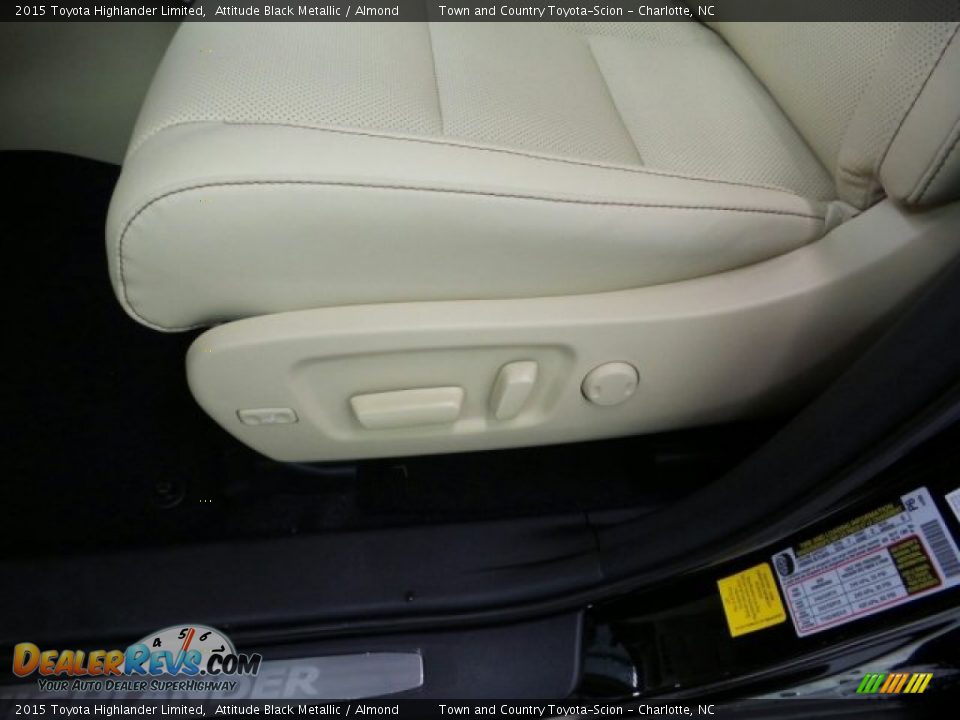 2015 Toyota Highlander Limited Attitude Black Metallic / Almond Photo #13