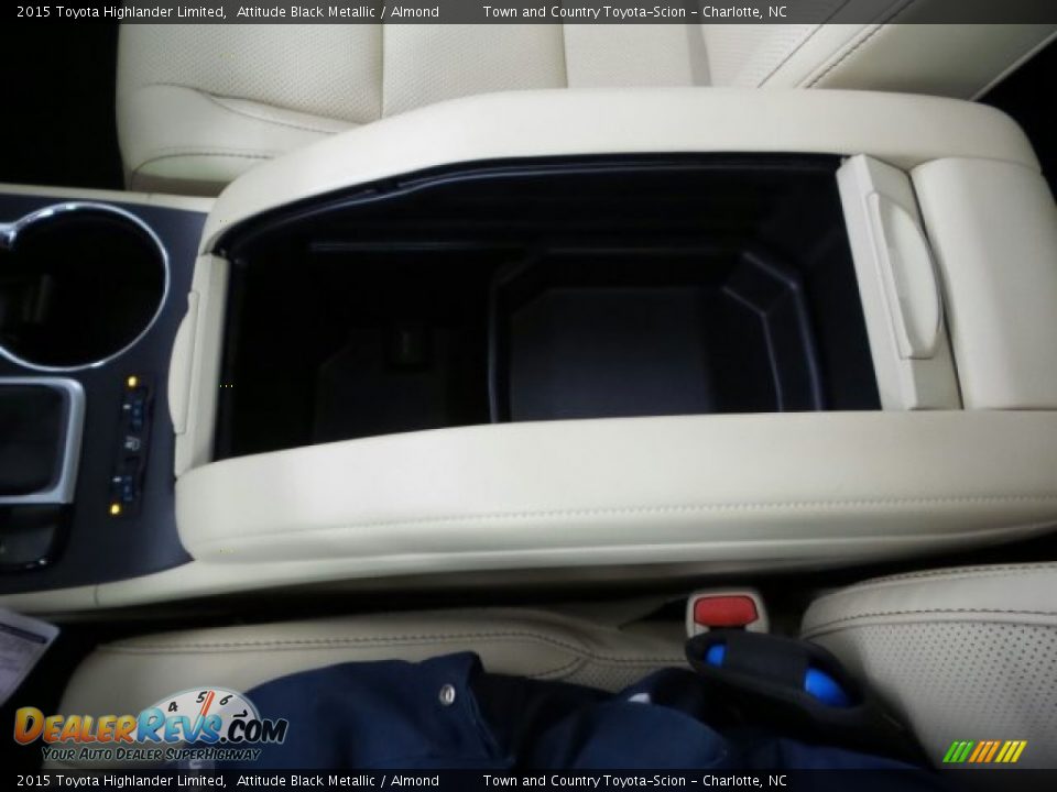 2015 Toyota Highlander Limited Attitude Black Metallic / Almond Photo #20