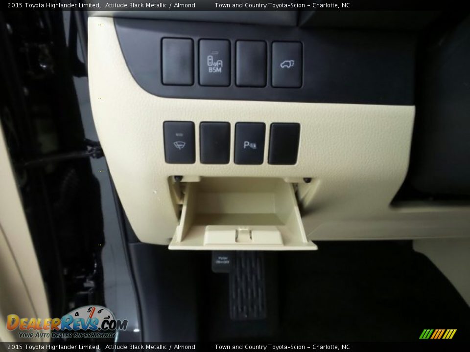 2015 Toyota Highlander Limited Attitude Black Metallic / Almond Photo #21