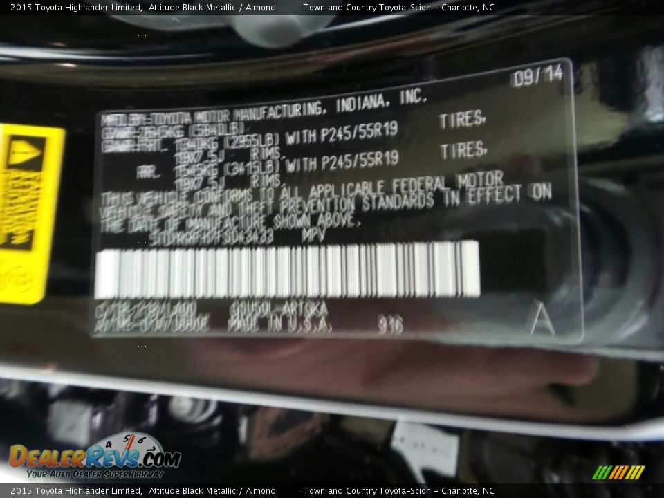 2015 Toyota Highlander Limited Attitude Black Metallic / Almond Photo #26