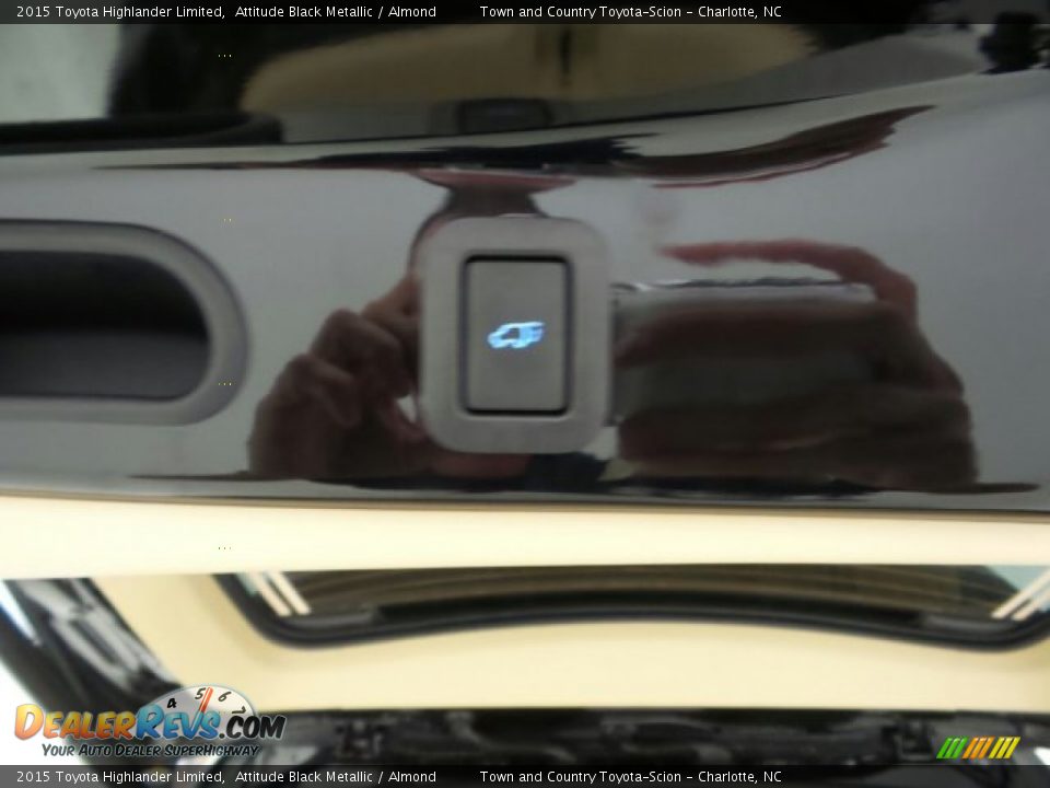 2015 Toyota Highlander Limited Attitude Black Metallic / Almond Photo #28