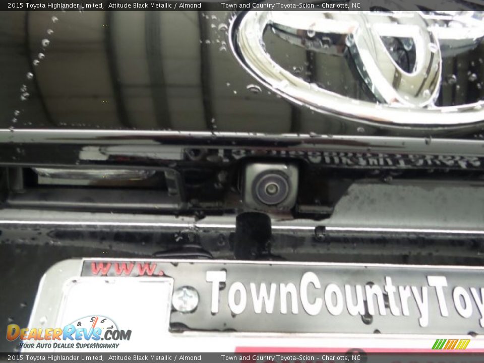 2015 Toyota Highlander Limited Attitude Black Metallic / Almond Photo #29