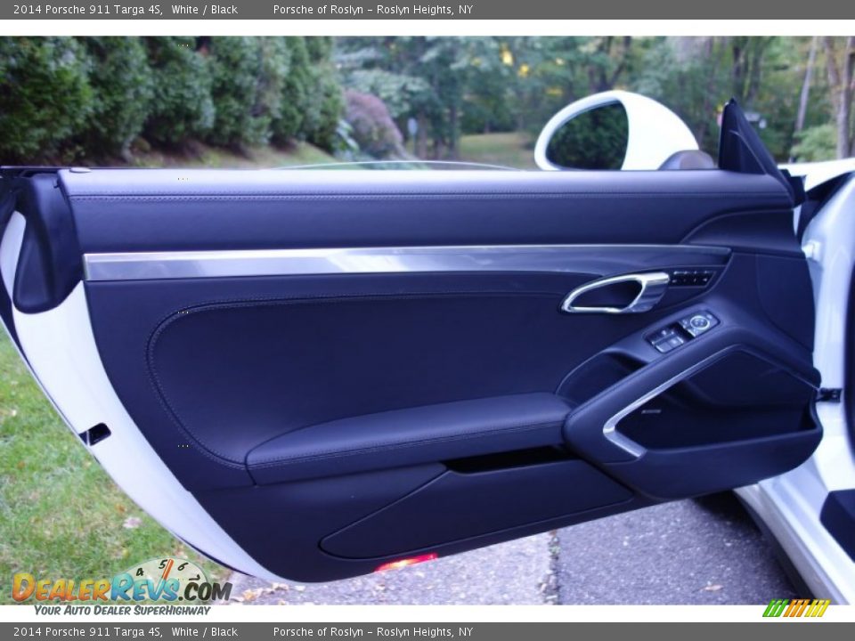 Door Panel of 2014 Porsche 911 Targa 4S Photo #12