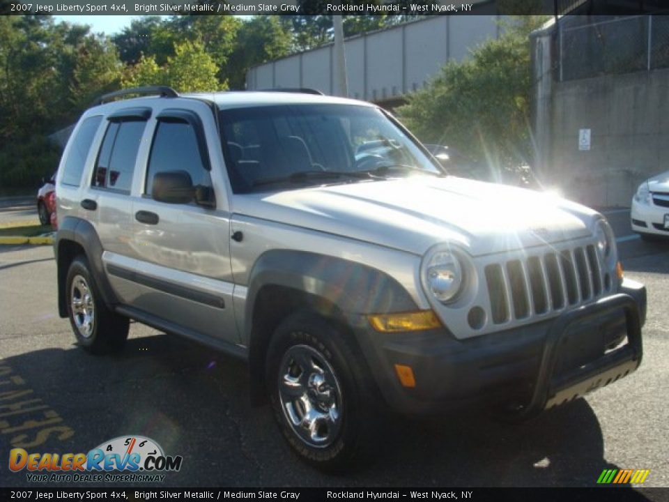 2007 Jeep Liberty Sport 4x4 Bright Silver Metallic / Medium Slate Gray Photo #3