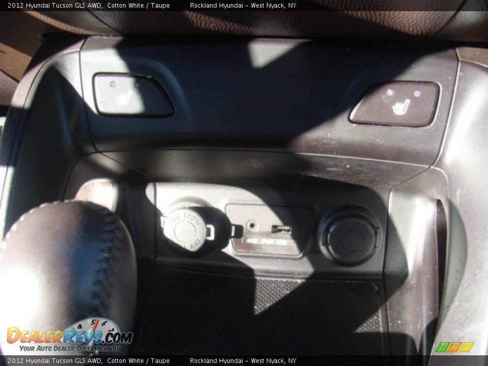 2012 Hyundai Tucson GLS AWD Cotton White / Taupe Photo #18