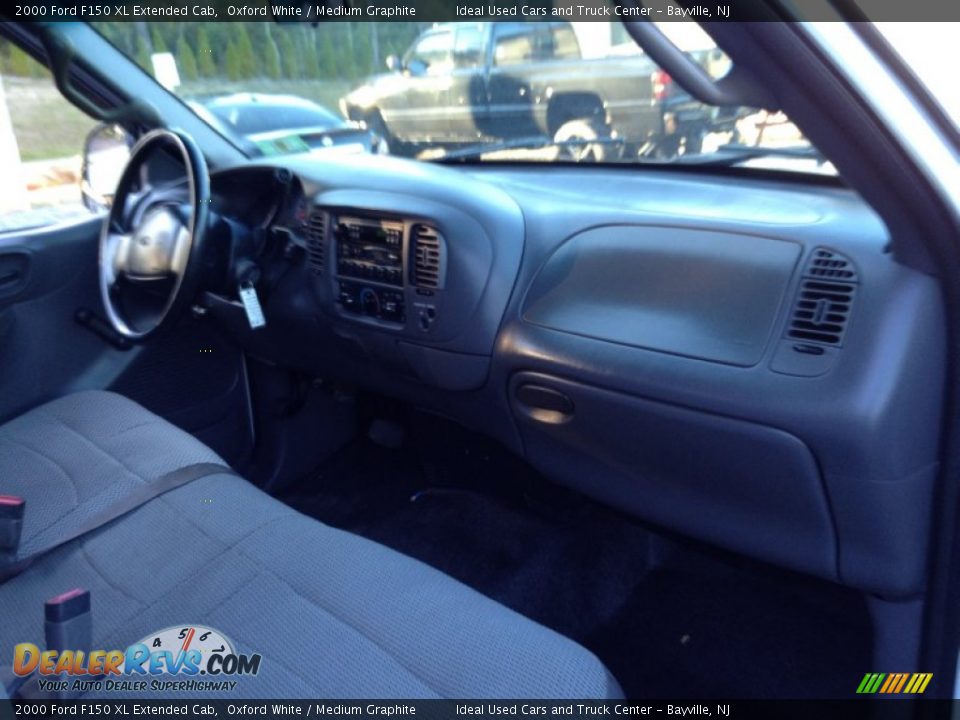 2000 Ford F150 XL Extended Cab Oxford White / Medium Graphite Photo #12