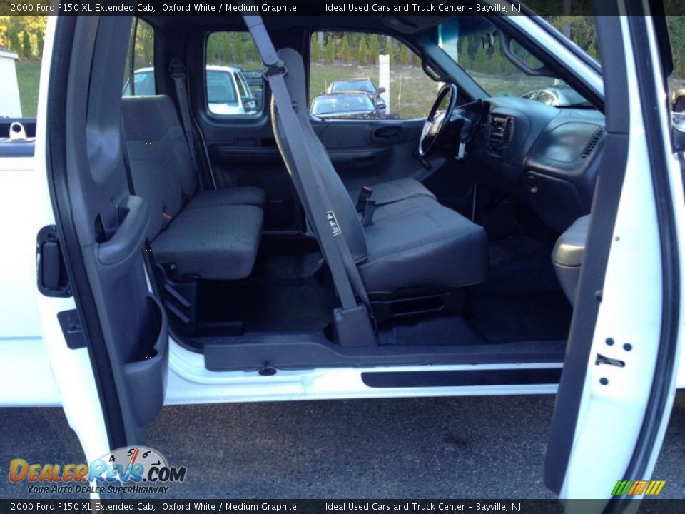 2000 Ford F150 XL Extended Cab Oxford White / Medium Graphite Photo #15
