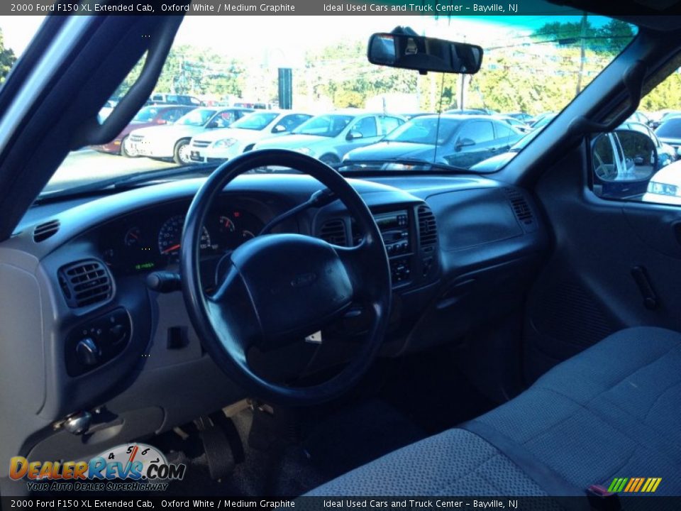 2000 Ford F150 XL Extended Cab Oxford White / Medium Graphite Photo #22