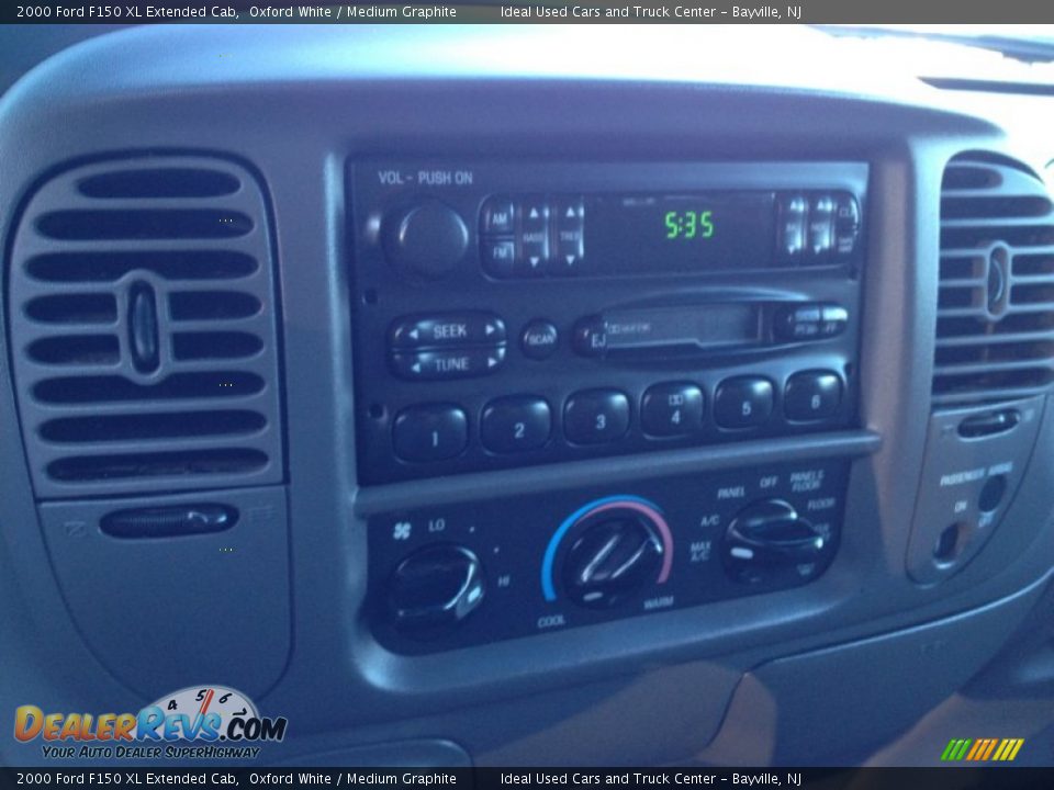 2000 Ford F150 XL Extended Cab Oxford White / Medium Graphite Photo #27
