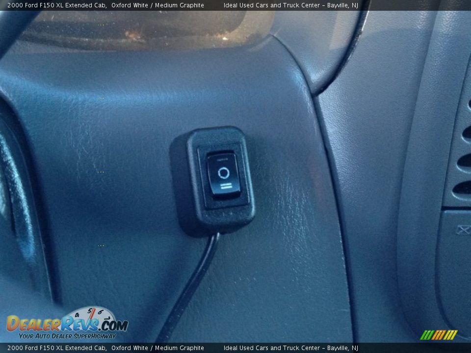 2000 Ford F150 XL Extended Cab Oxford White / Medium Graphite Photo #28