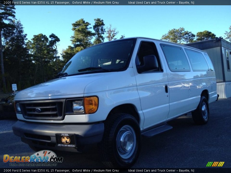 2006 Ford E Series Van E350 XL 15 Passenger Oxford White / Medium Flint Grey Photo #1