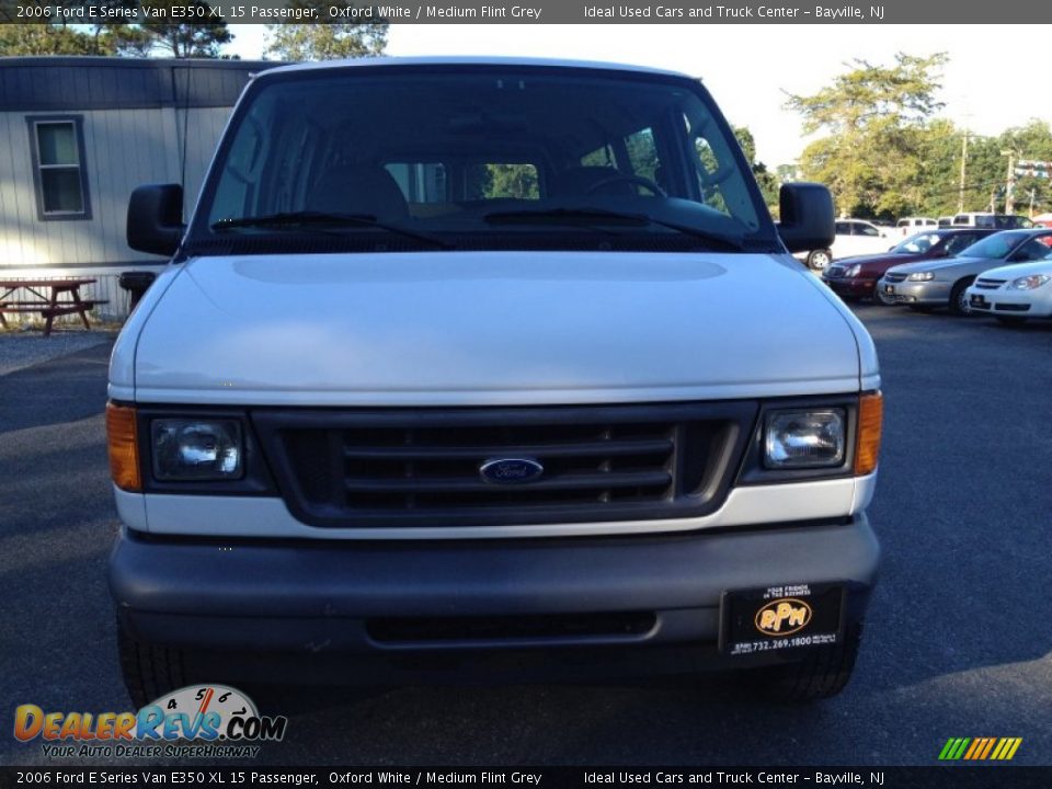 2006 Ford E Series Van E350 XL 15 Passenger Oxford White / Medium Flint Grey Photo #2