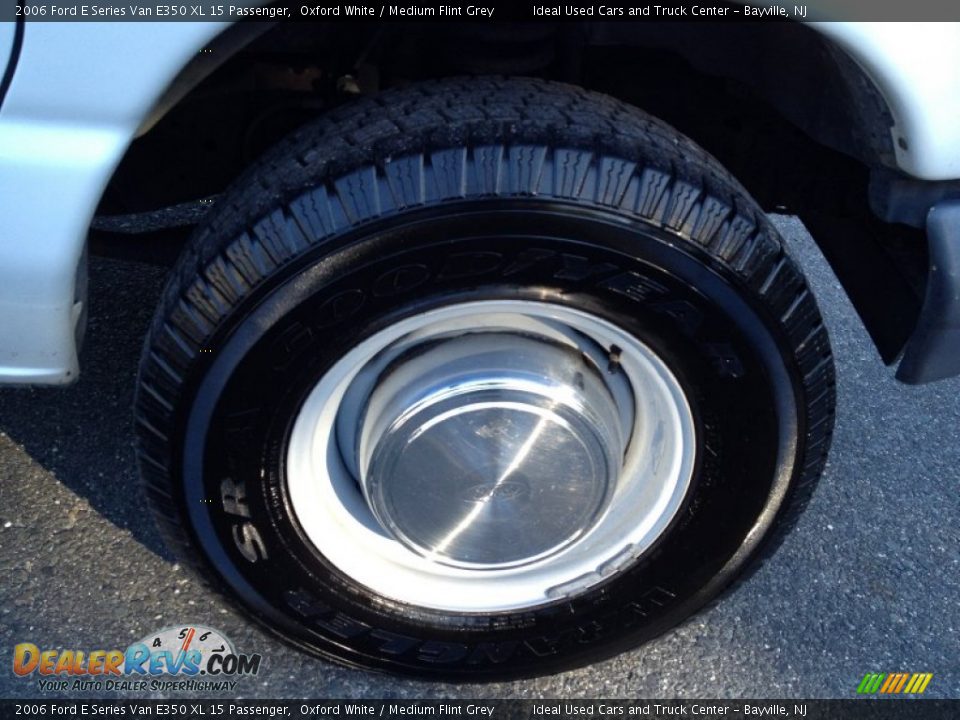 2006 Ford E Series Van E350 XL 15 Passenger Oxford White / Medium Flint Grey Photo #4