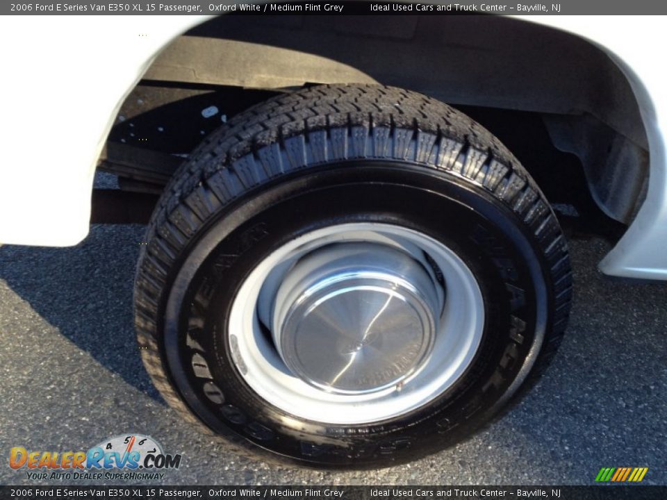 2006 Ford E Series Van E350 XL 15 Passenger Oxford White / Medium Flint Grey Photo #5