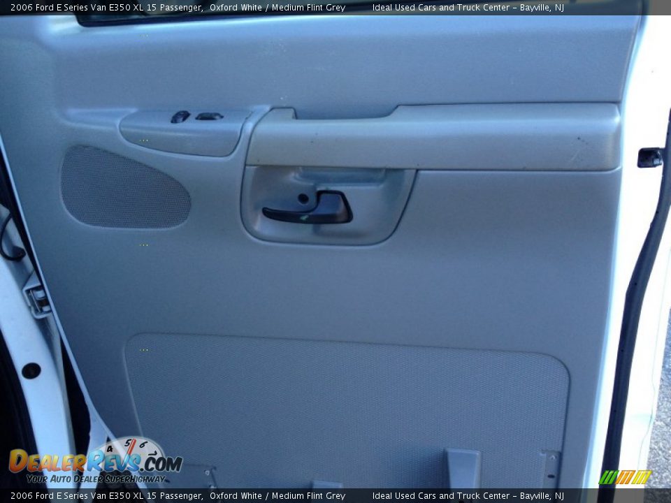 2006 Ford E Series Van E350 XL 15 Passenger Oxford White / Medium Flint Grey Photo #7