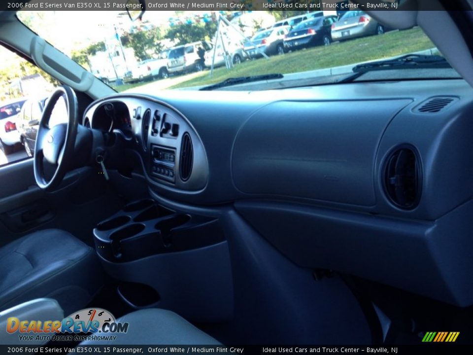 2006 Ford E Series Van E350 XL 15 Passenger Oxford White / Medium Flint Grey Photo #8