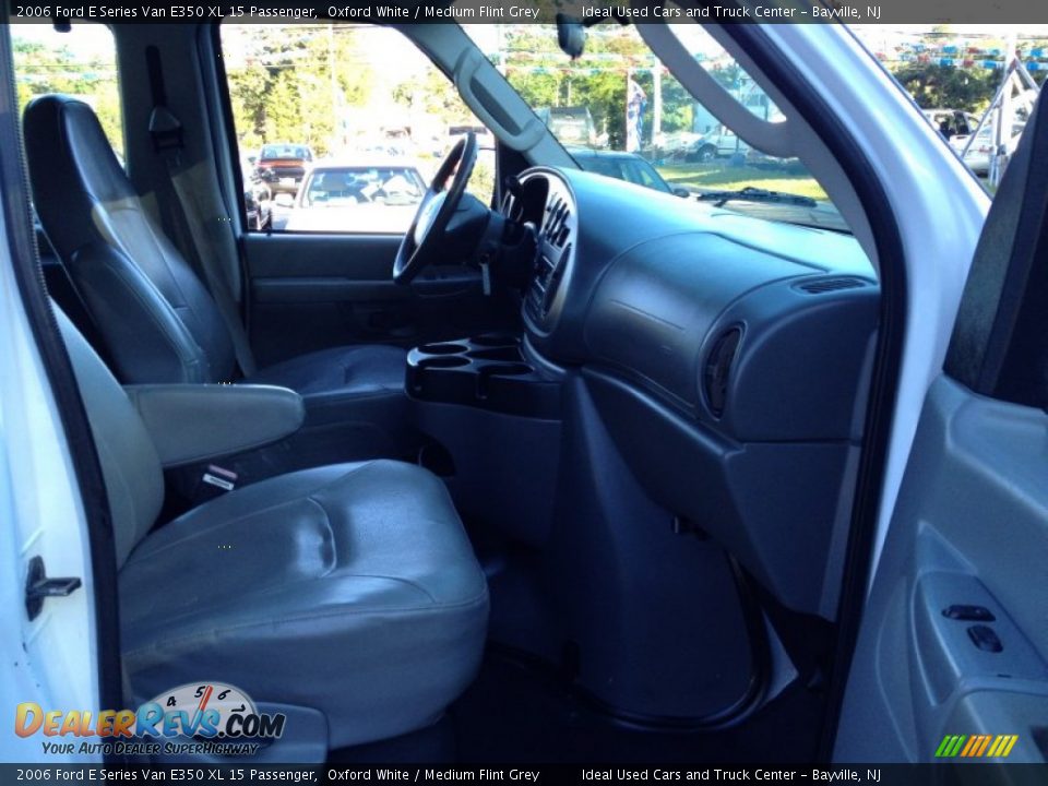2006 Ford E Series Van E350 XL 15 Passenger Oxford White / Medium Flint Grey Photo #9