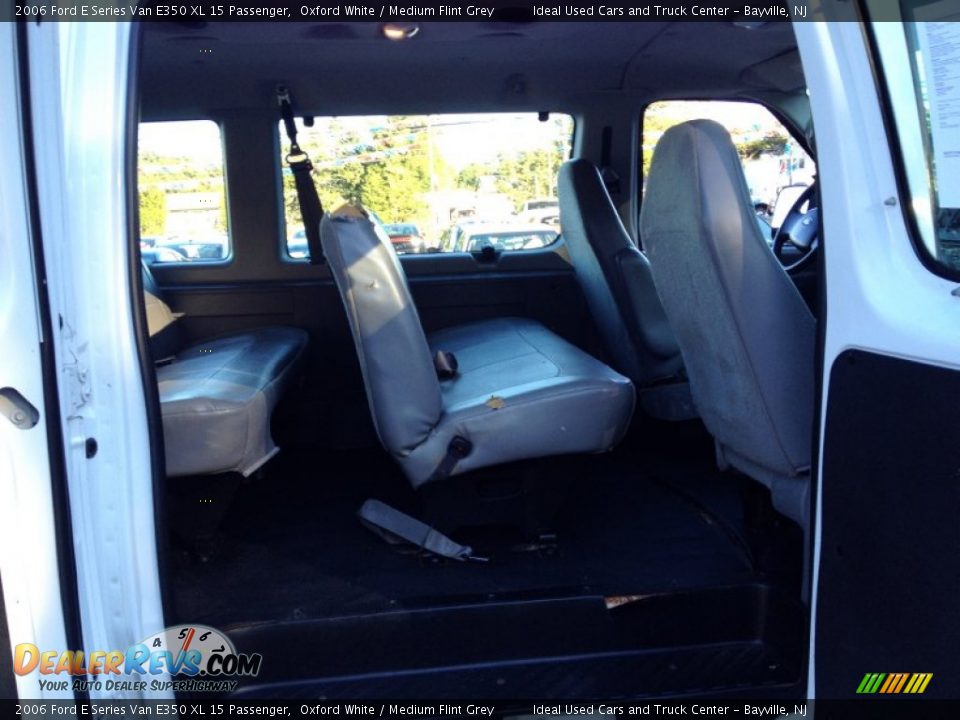2006 Ford E Series Van E350 XL 15 Passenger Oxford White / Medium Flint Grey Photo #10