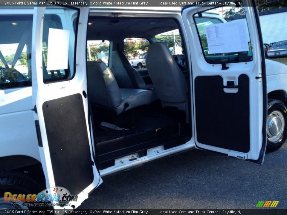 2006 Ford E Series Van E350 XL 15 Passenger Oxford White / Medium Flint Grey Photo #11