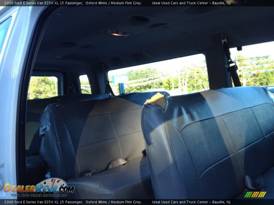 2006 Ford E Series Van E350 XL 15 Passenger Oxford White / Medium Flint Grey Photo #12