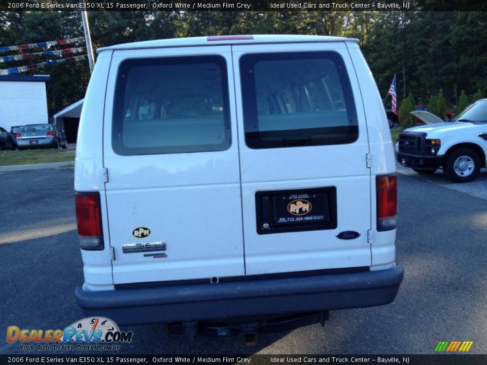 2006 Ford E Series Van E350 XL 15 Passenger Oxford White / Medium Flint Grey Photo #14