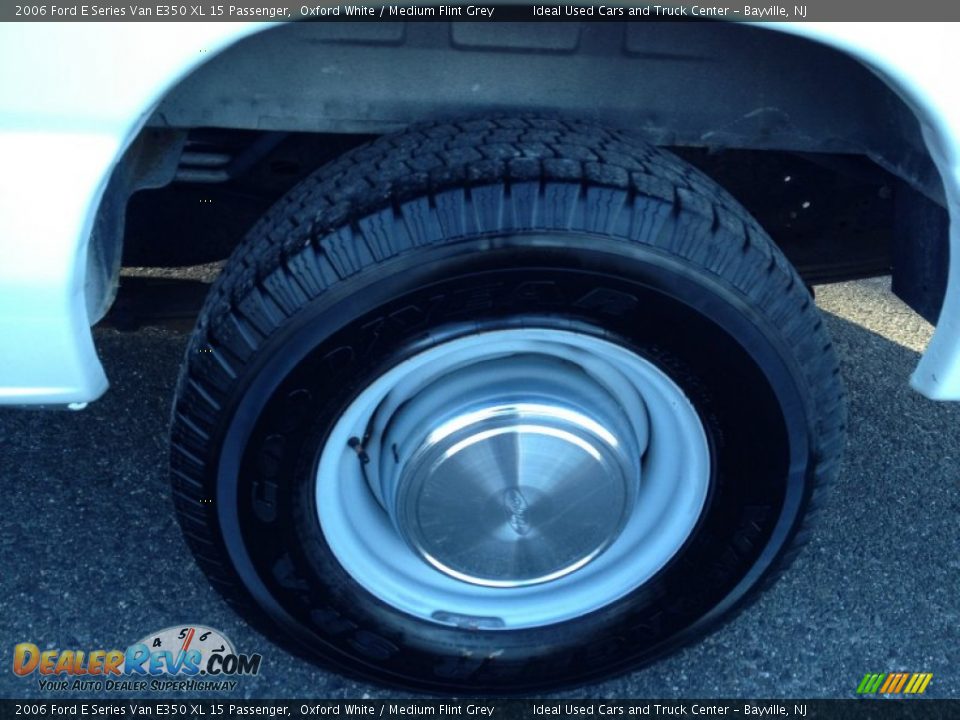 2006 Ford E Series Van E350 XL 15 Passenger Oxford White / Medium Flint Grey Photo #18