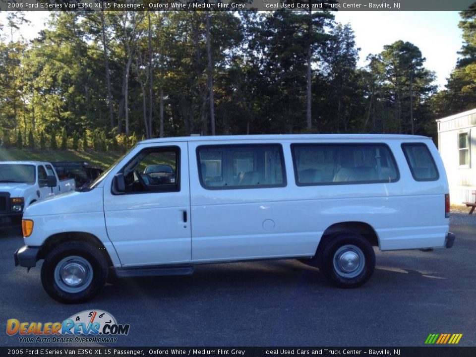 2006 Ford E Series Van E350 XL 15 Passenger Oxford White / Medium Flint Grey Photo #19