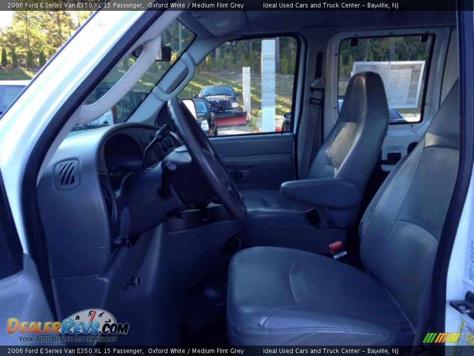 2006 Ford E Series Van E350 XL 15 Passenger Oxford White / Medium Flint Grey Photo #22