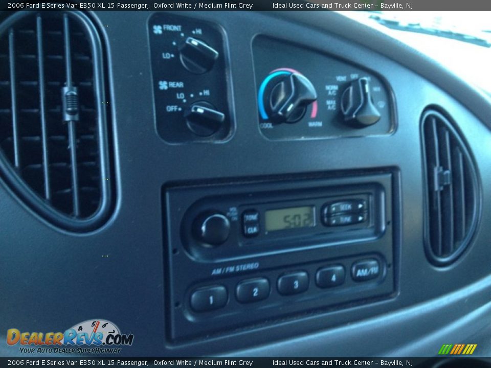 2006 Ford E Series Van E350 XL 15 Passenger Oxford White / Medium Flint Grey Photo #25