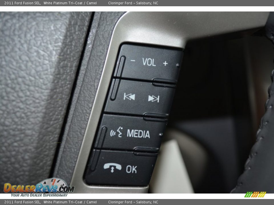 2011 Ford Fusion SEL White Platinum Tri-Coat / Camel Photo #27