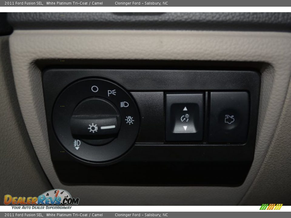 2011 Ford Fusion SEL White Platinum Tri-Coat / Camel Photo #29
