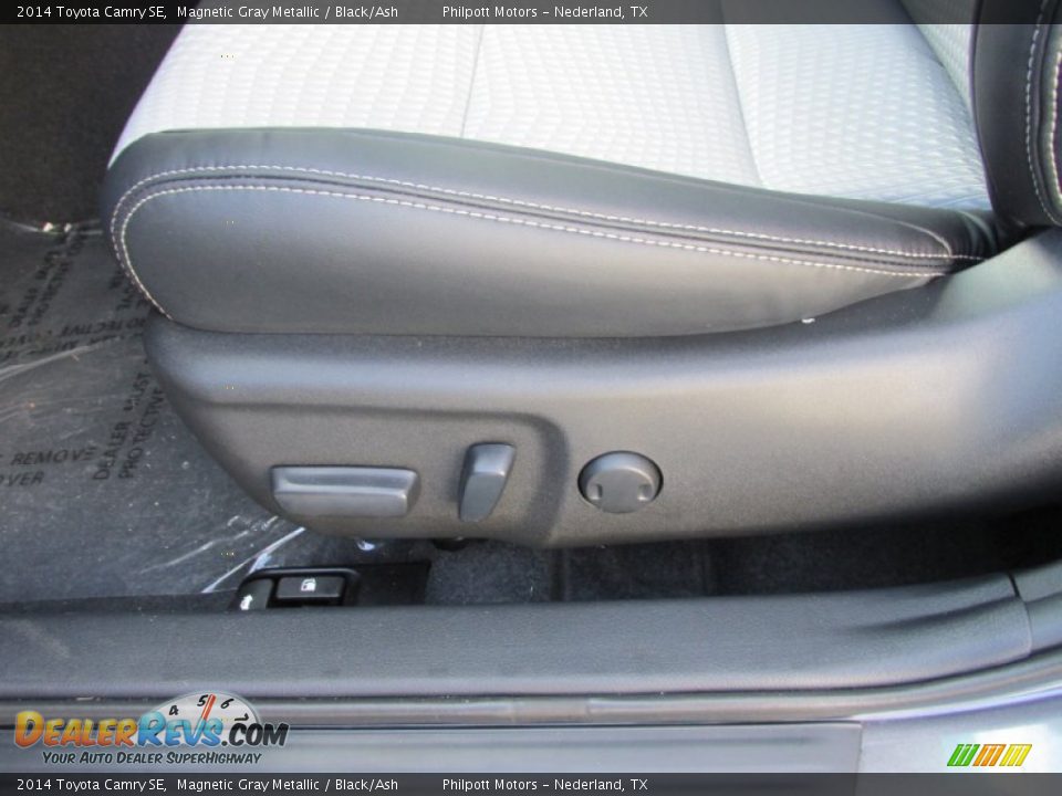 2014 Toyota Camry SE Magnetic Gray Metallic / Black/Ash Photo #24