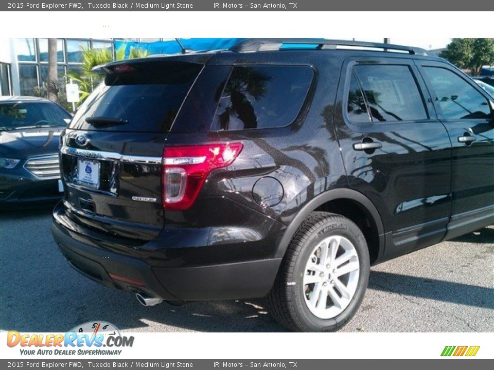 2015 Ford Explorer FWD Tuxedo Black / Medium Light Stone Photo #4