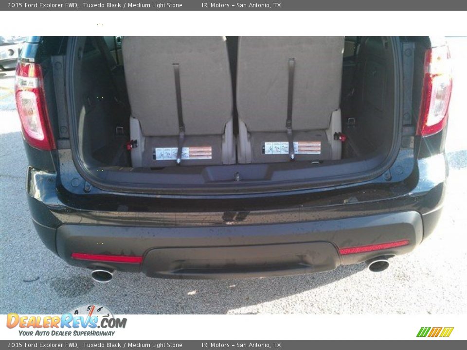 2015 Ford Explorer FWD Tuxedo Black / Medium Light Stone Photo #7