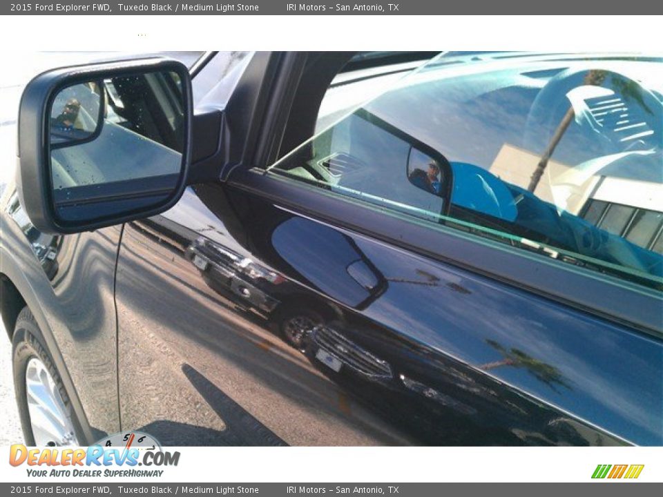 2015 Ford Explorer FWD Tuxedo Black / Medium Light Stone Photo #15