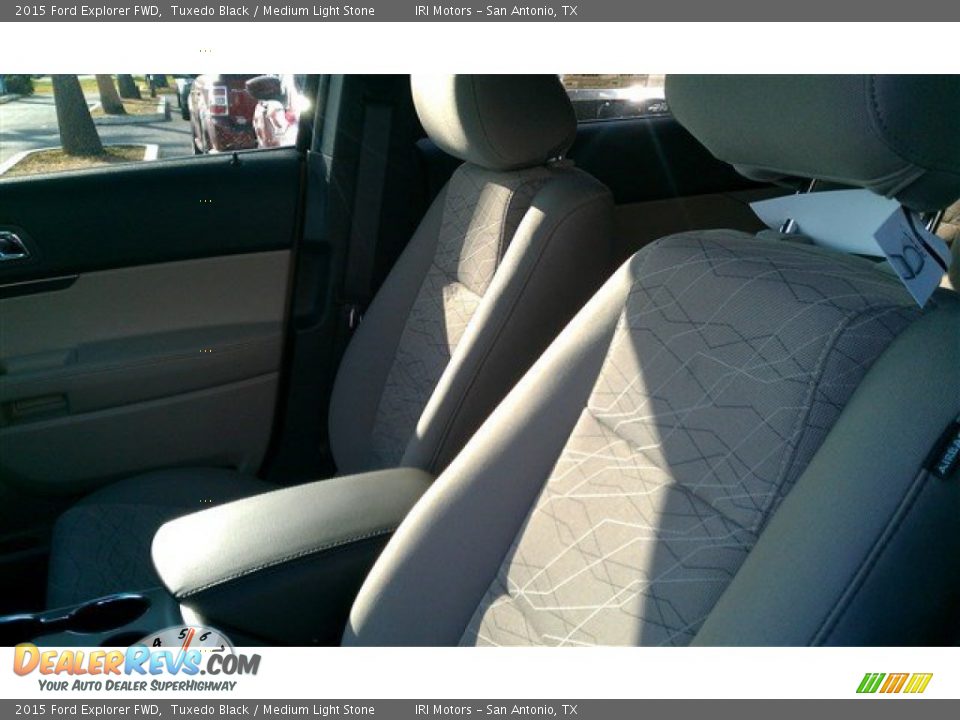 2015 Ford Explorer FWD Tuxedo Black / Medium Light Stone Photo #18