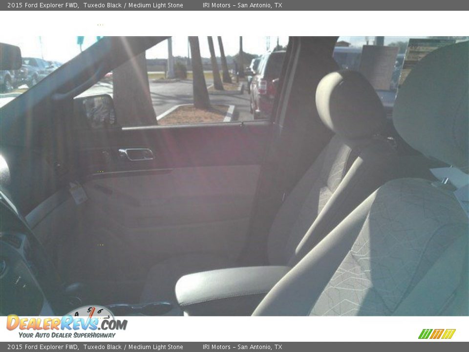 2015 Ford Explorer FWD Tuxedo Black / Medium Light Stone Photo #19