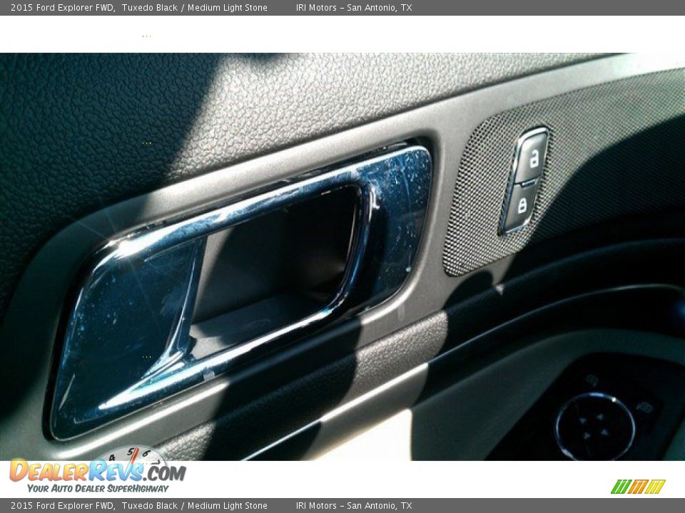 2015 Ford Explorer FWD Tuxedo Black / Medium Light Stone Photo #21