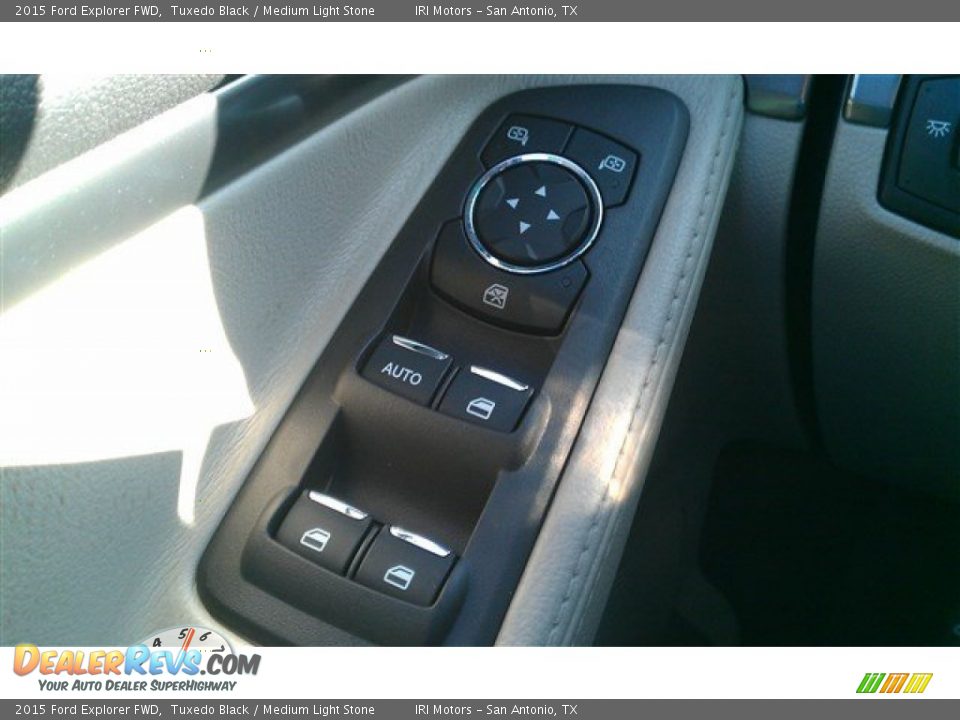 2015 Ford Explorer FWD Tuxedo Black / Medium Light Stone Photo #22