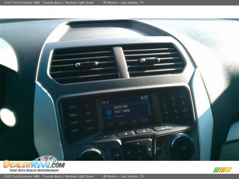 2015 Ford Explorer FWD Tuxedo Black / Medium Light Stone Photo #28
