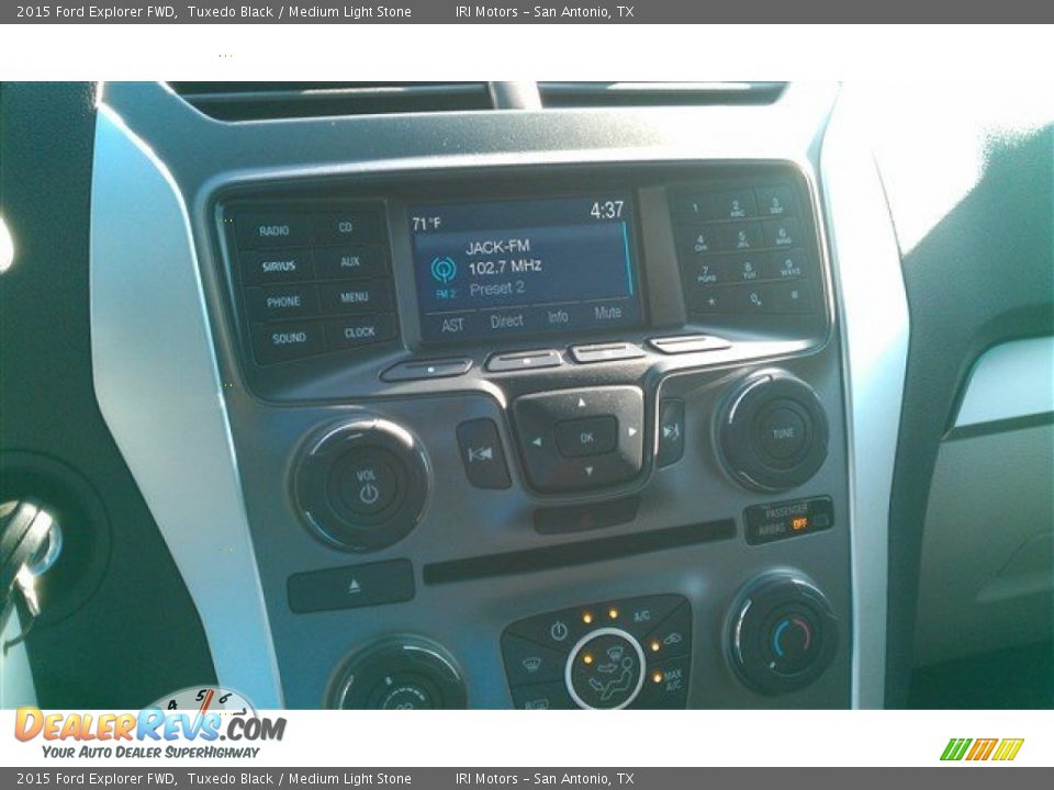 2015 Ford Explorer FWD Tuxedo Black / Medium Light Stone Photo #29