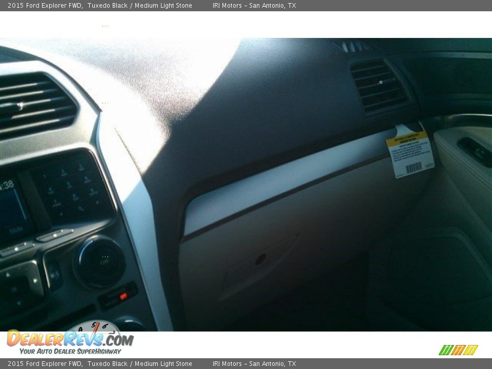2015 Ford Explorer FWD Tuxedo Black / Medium Light Stone Photo #33