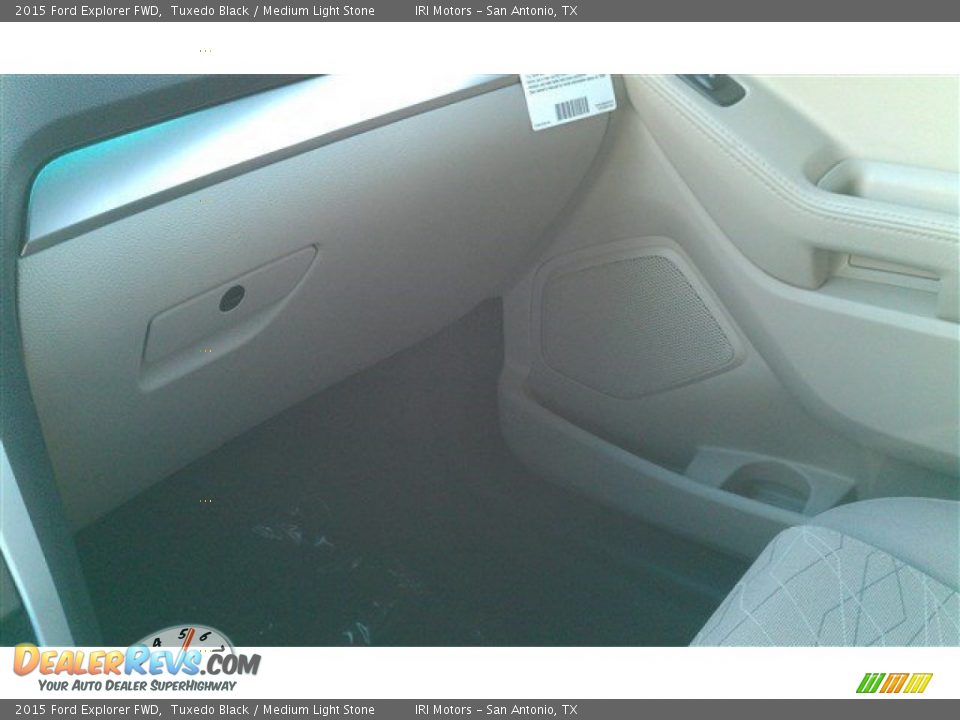2015 Ford Explorer FWD Tuxedo Black / Medium Light Stone Photo #34
