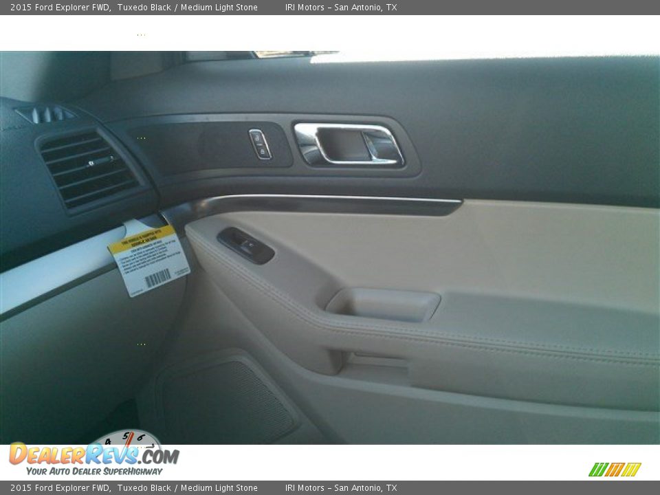 2015 Ford Explorer FWD Tuxedo Black / Medium Light Stone Photo #35