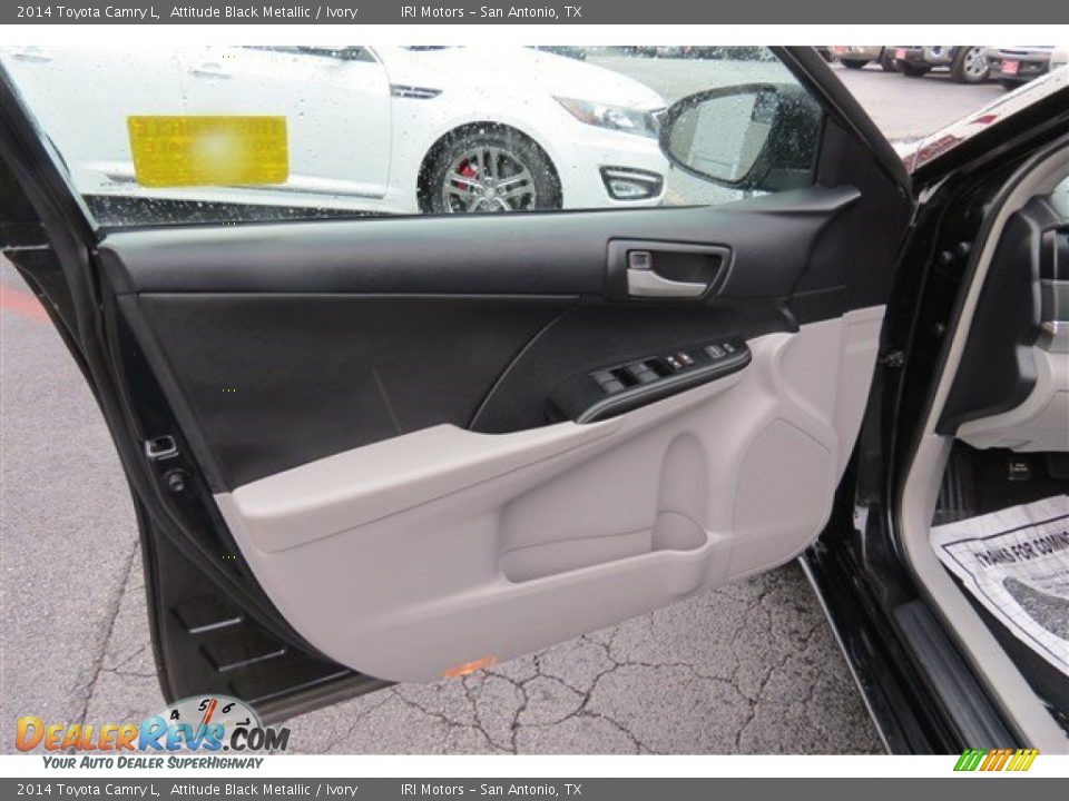 2014 Toyota Camry L Attitude Black Metallic / Ivory Photo #10