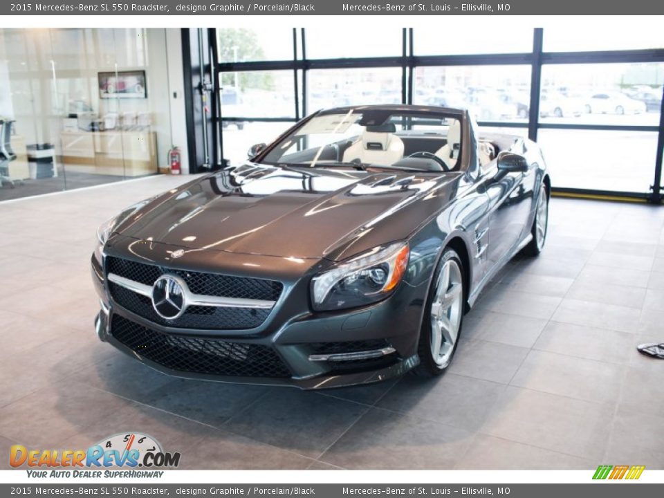 Front 3/4 View of 2015 Mercedes-Benz SL 550 Roadster Photo #4