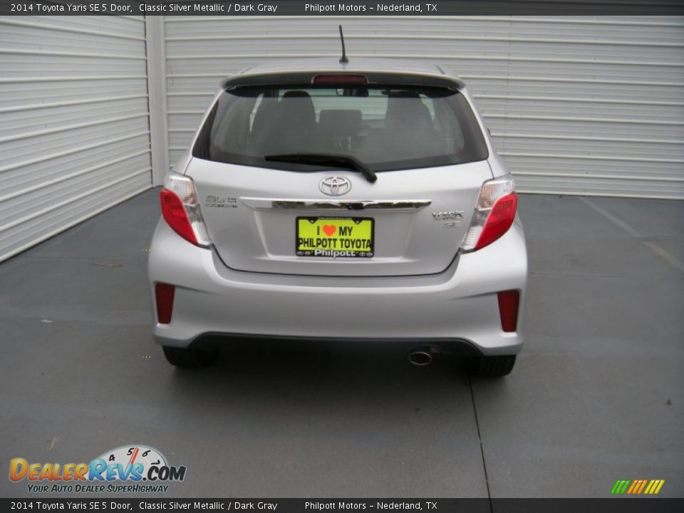 2014 Toyota Yaris SE 5 Door Classic Silver Metallic / Dark Gray Photo #10