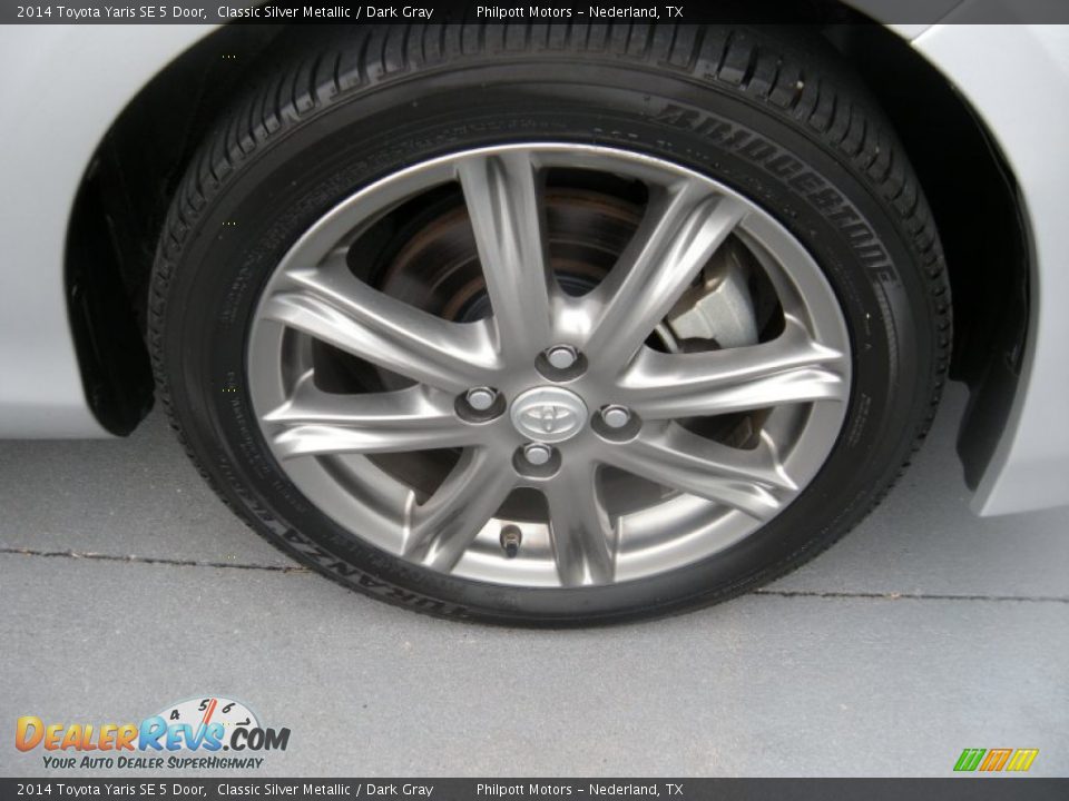 2014 Toyota Yaris SE 5 Door Classic Silver Metallic / Dark Gray Photo #16